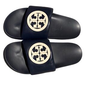 Tory Burch Navy Blue Slide Sandals with White Logo Medallion – Women’s Slides